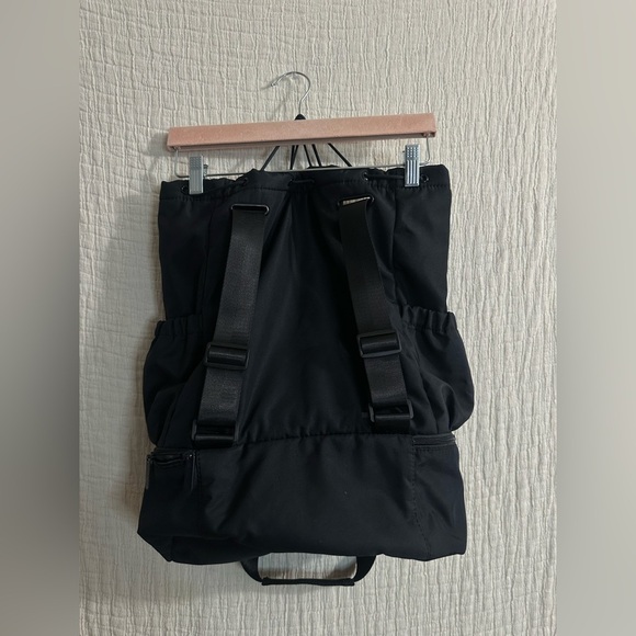 Beyond Yoga Black Convertible Backpack Bag, BEYOND YOGA Convertible Gym Bag - Picture 4 of 4